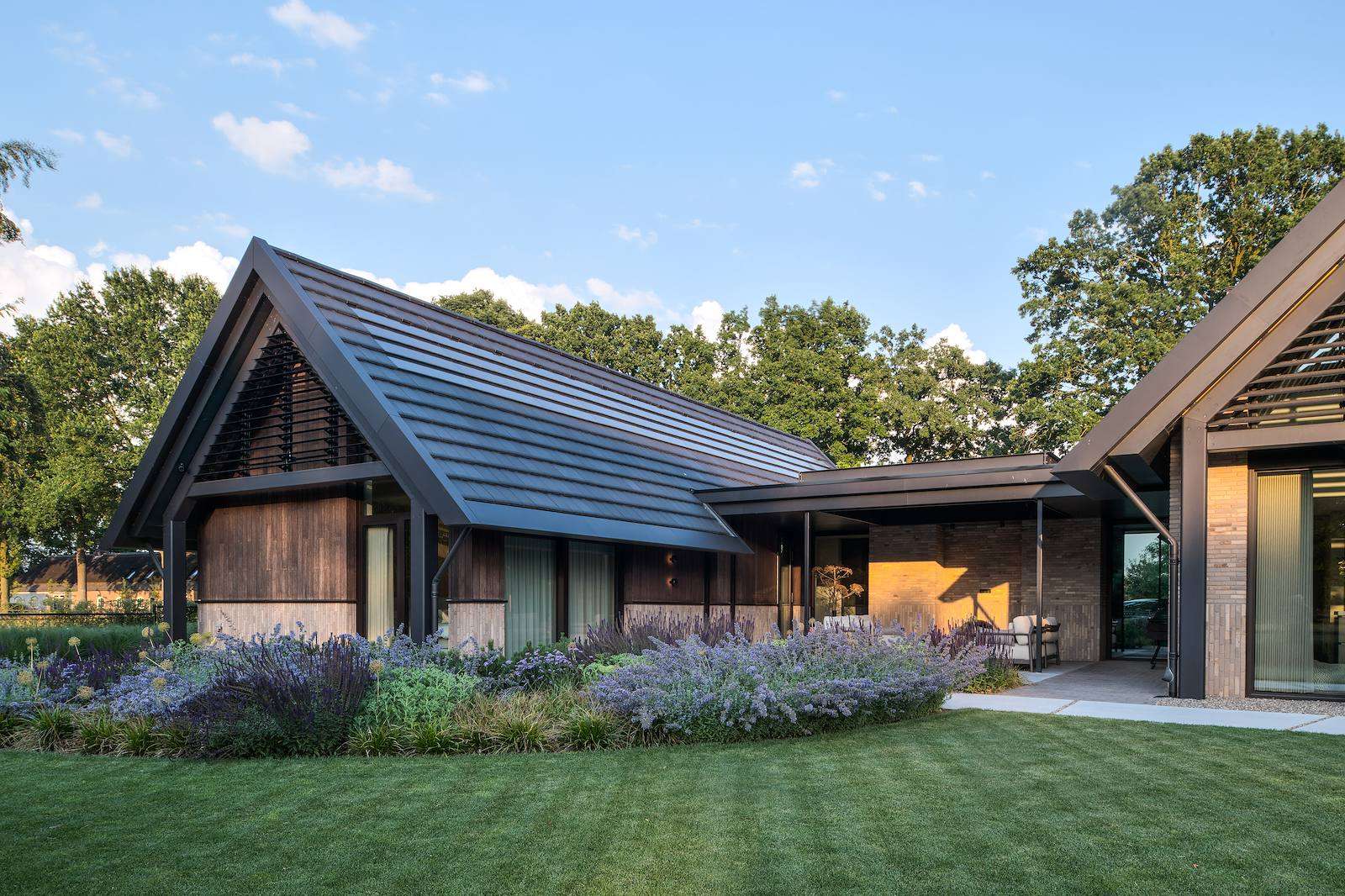 luxe villa, Siebers Groep en Bob Romijnders, Contemporary luxury villa in the rural landscape, The Art of Living