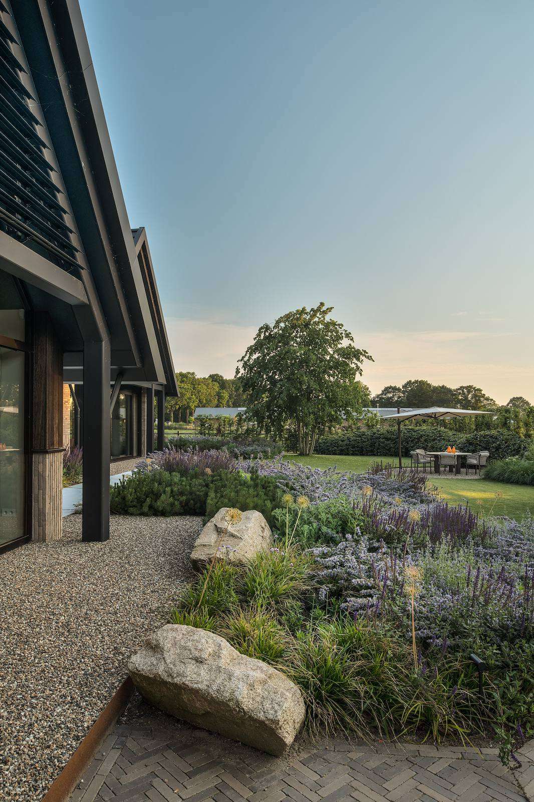 luxe villa, Siebers Groep en Bob Romijnders, Contemporary luxury villa in the rural landscape, The Art of Living