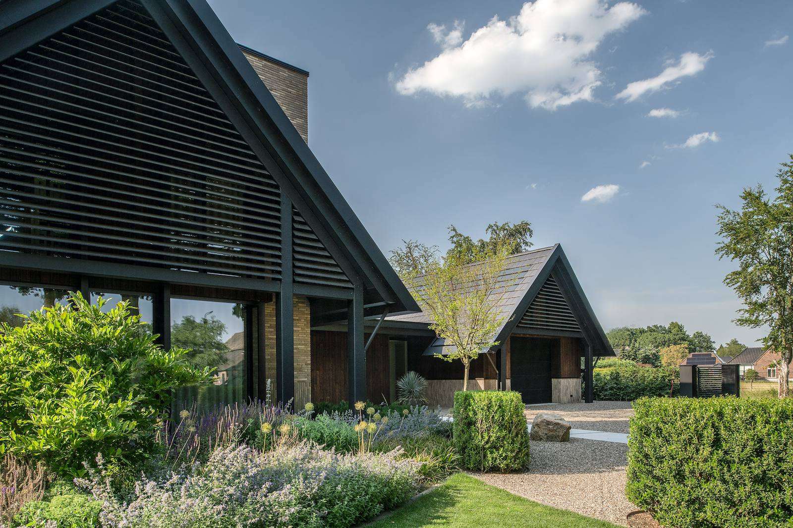 luxe villa, Siebers Groep en Bob Romijnders, Contemporary luxury villa in the rural landscape, The Art of Living