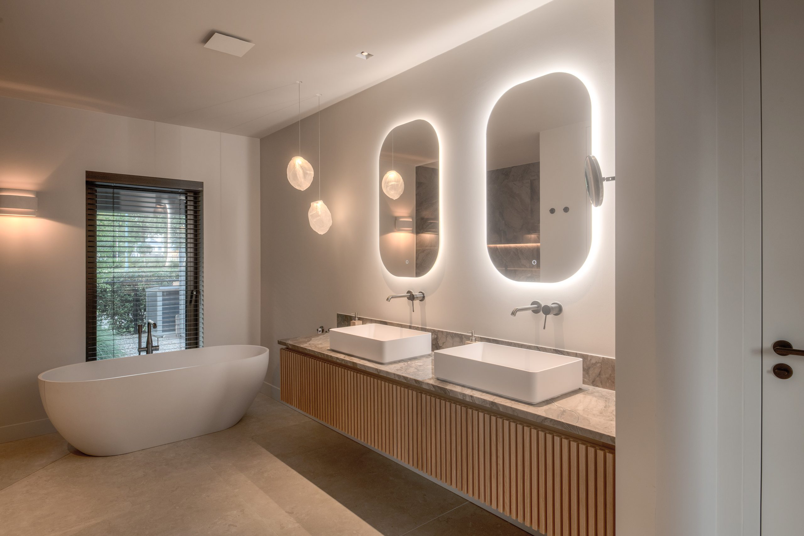 luxe villa, Siebers Groep en Bob Romijnders, Contemporary luxury villa in the rural landscape, The Art of Living